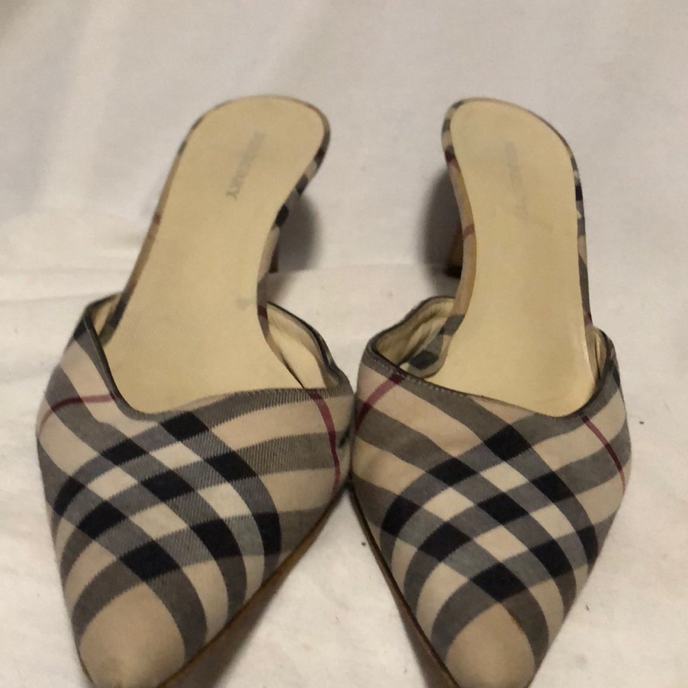 Burberry sz 9